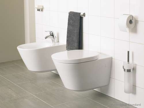 Toilette und Bidet aus der Kollektion Tonic von Ideal Standard sind so formschön, dass sie sogar eine Design-Auszeichnung erhielten. Die klare Formensprache mit den sanft geschwungenen Linien machen Toilette und Bidet bereits heute zu einem Klassiker des modernen Bad-Designs.